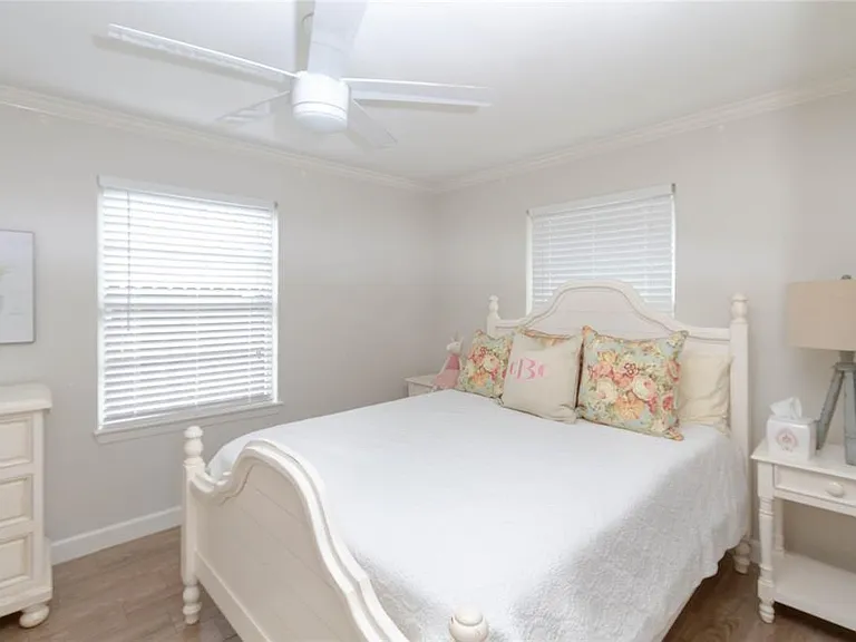 4607 Pine St — Photo 4