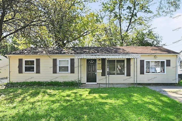 3 bed, 1.0 bath, 1175 sqft, $1,450 — Photo 1