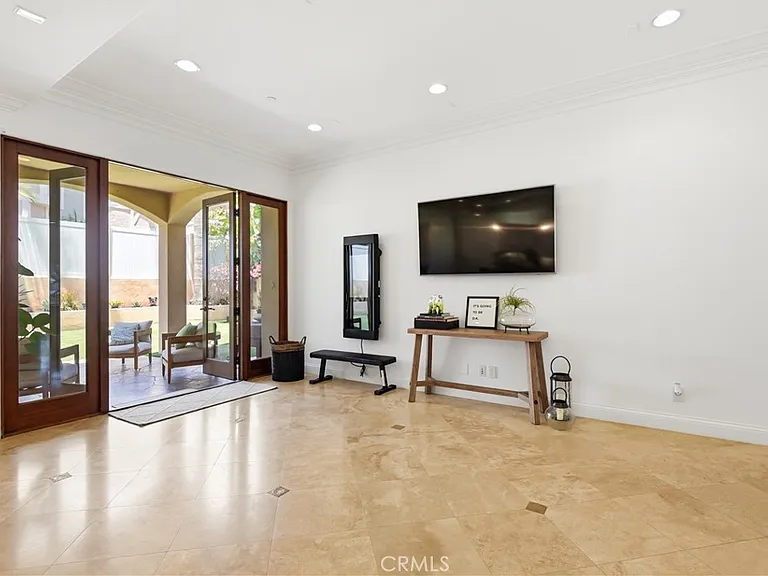 1207 Harkness Ln — Photo 12