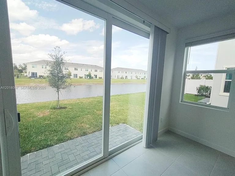 535 SE Rivergrass St #535 — Photo 3