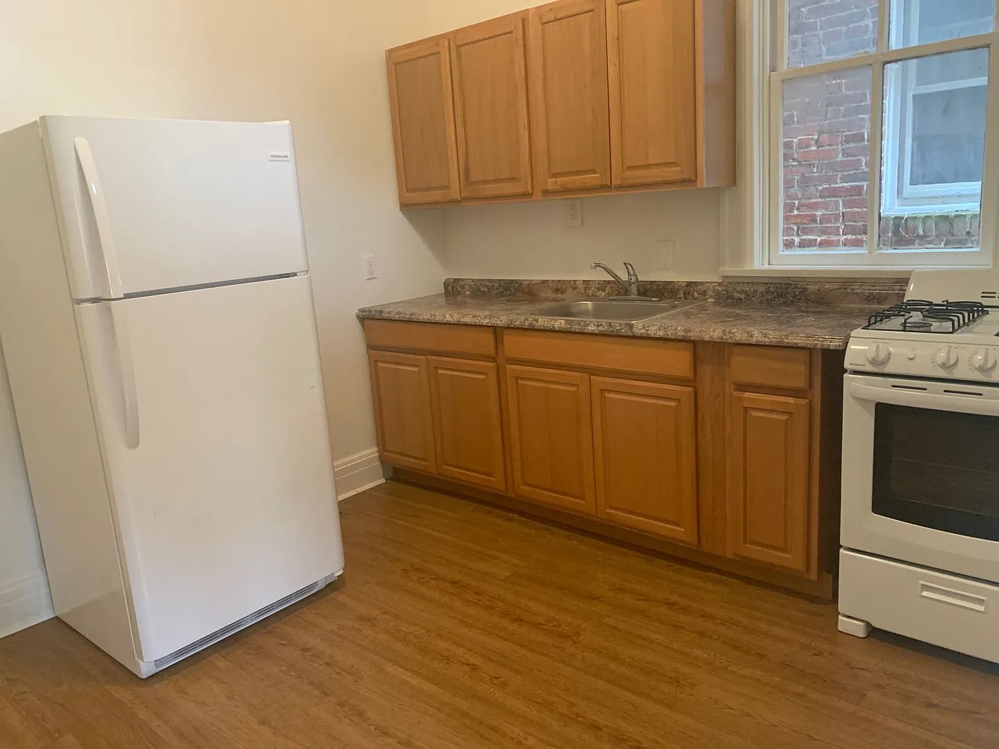 Studio/Efficiency in Downtown York - Video in Pictures — Photo 2