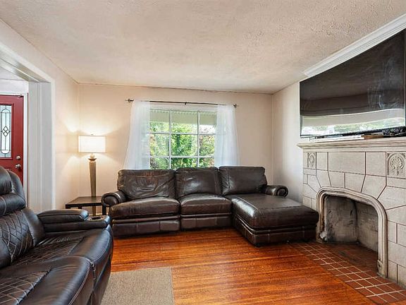 4th image of 3773 Floral Ave