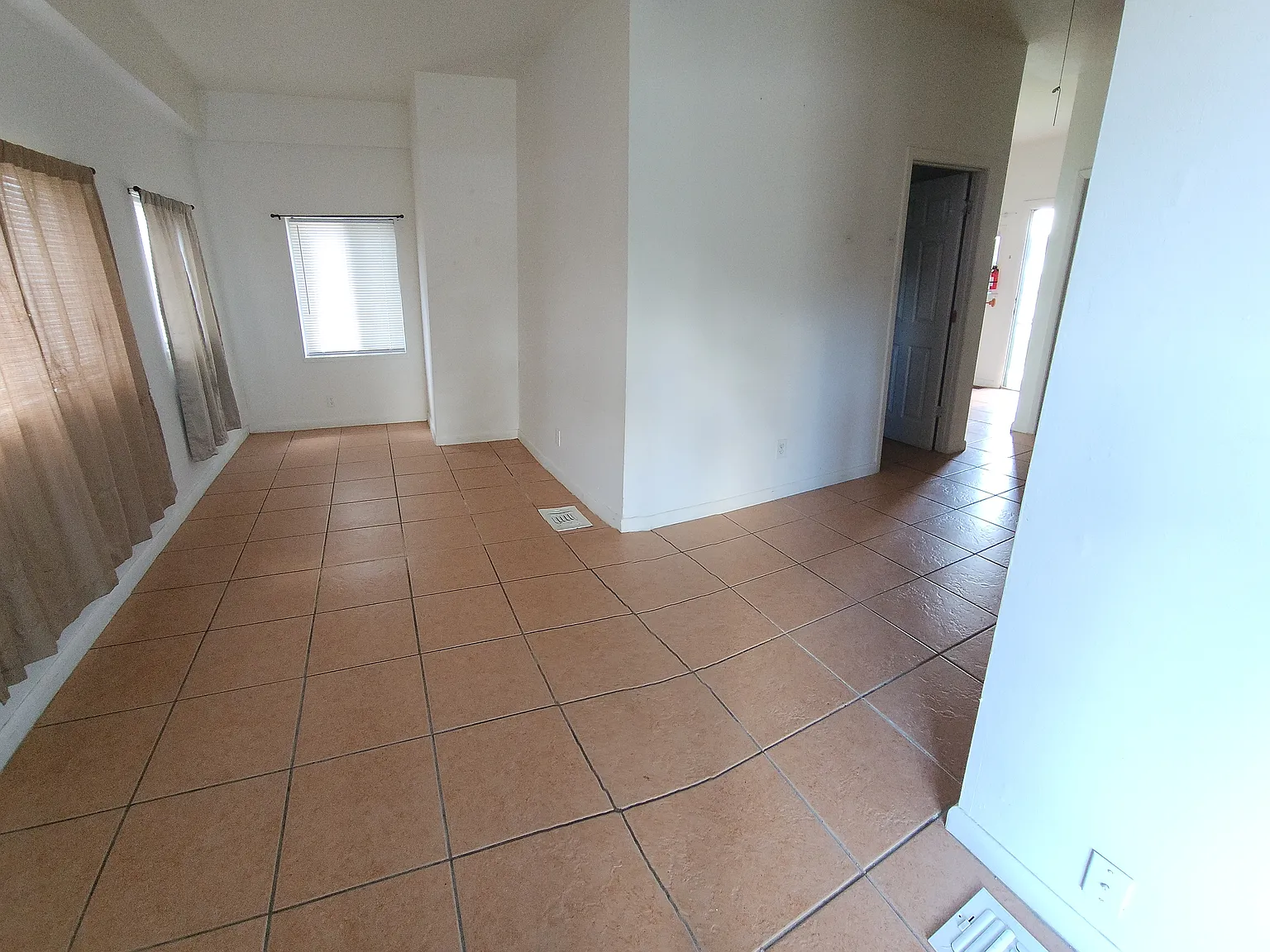 2 bed, 750 sqft, $1,025 — Photo 4