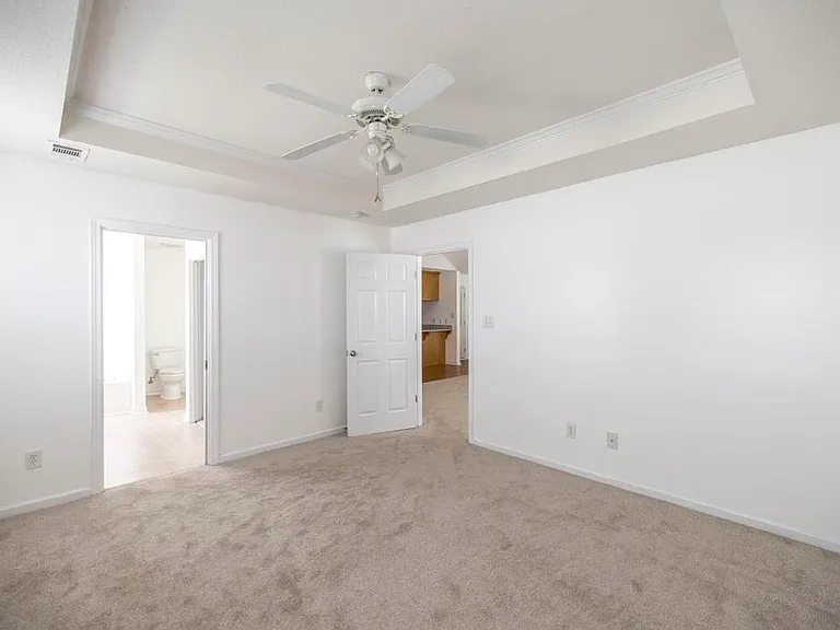 205 Wembley Dr — Photo 15