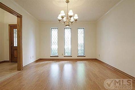 4th image of 14 Rolling Hills Cir
