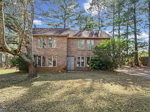 3rd image of 2127 Golfview Dr SE