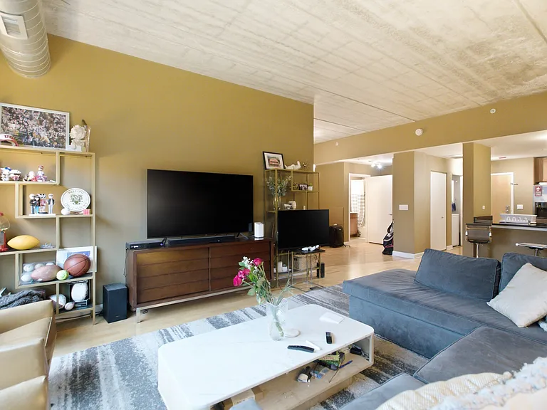 845 N Kingsbury #514 — Photo 4