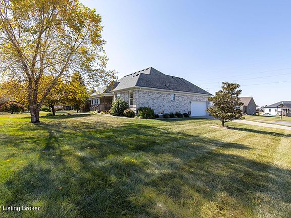 3rd image of 313 Green Wood Dr