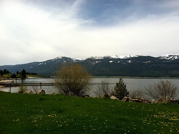 410 Lake Cascade Pkwy #11, Cascade, ID 83611