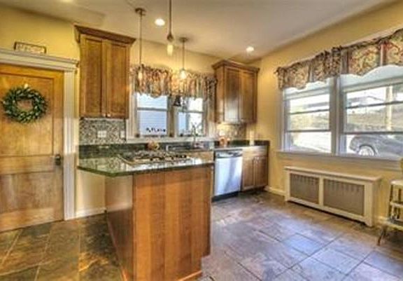 3rd image of 2 Forest Hill Ave