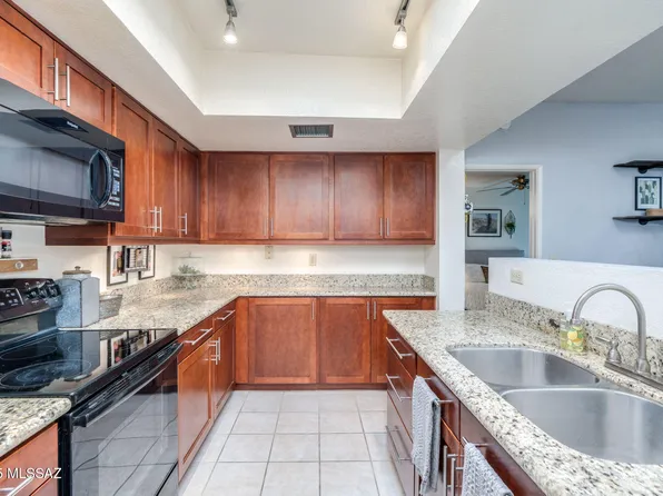 3541 N Brookhaven Ln, Tucson, AZ 85712