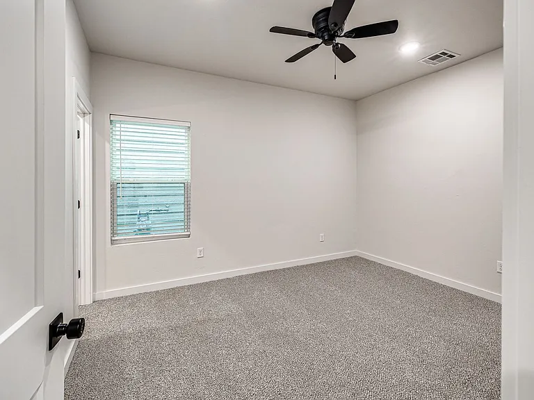 614 W 2nd St #110 — Photo 18