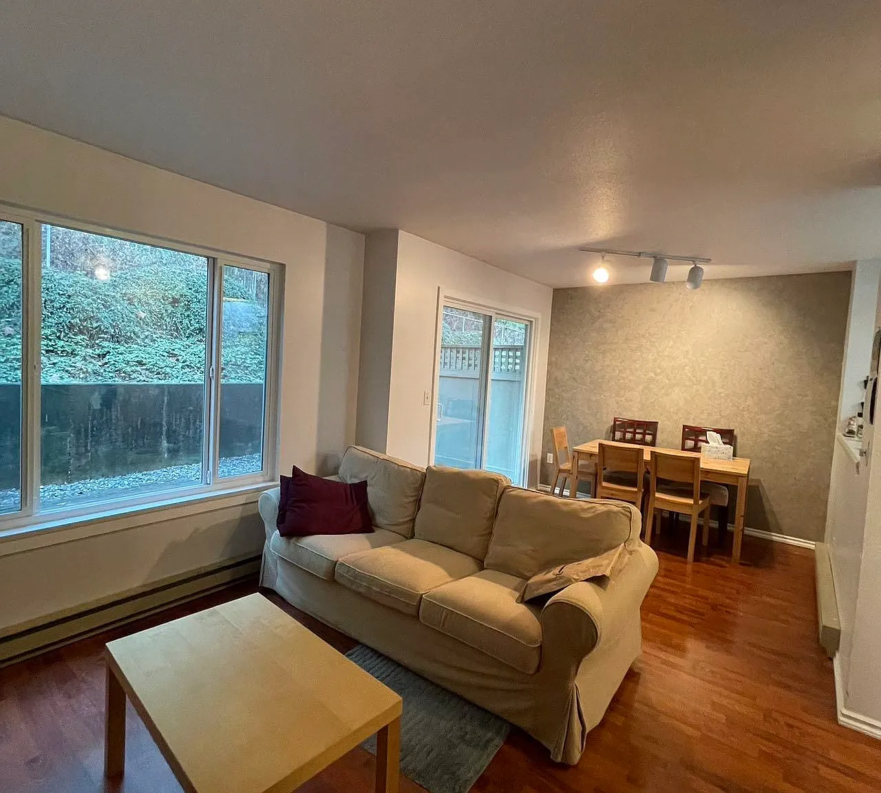 3 bed, 1300 sqft, $3,200 — Photo 2