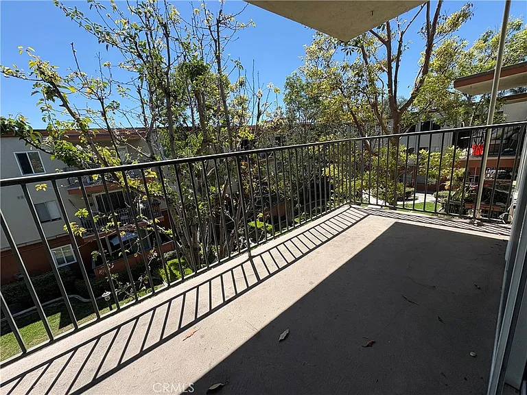 400 N Acacia Ave — Photo 18