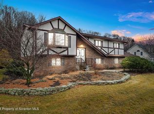 117 Edgewood Dr, Old Forge, PA 18518