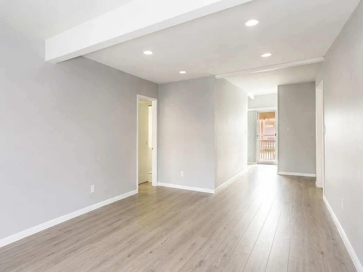 2 bed, 953 sqft, $3,000 — Photo 2