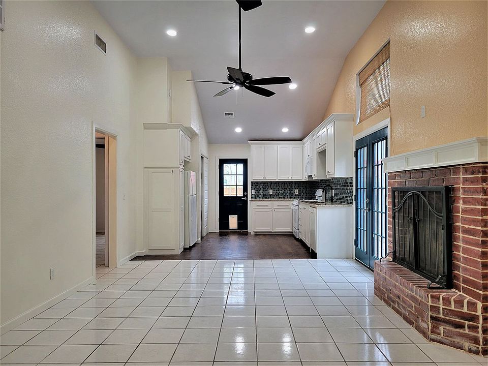 1st image of 803 NE 17th Ct