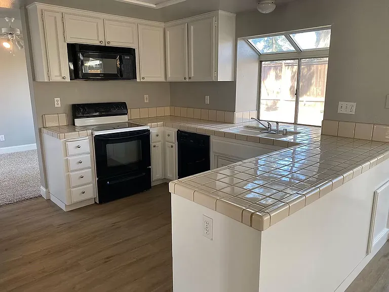 259 W Fallbrook Ave — Photo 1