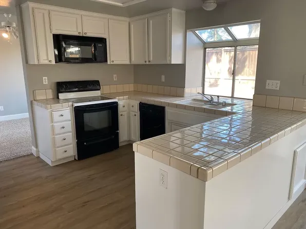 259 W Fallbrook Ave, Clovis, CA 93611