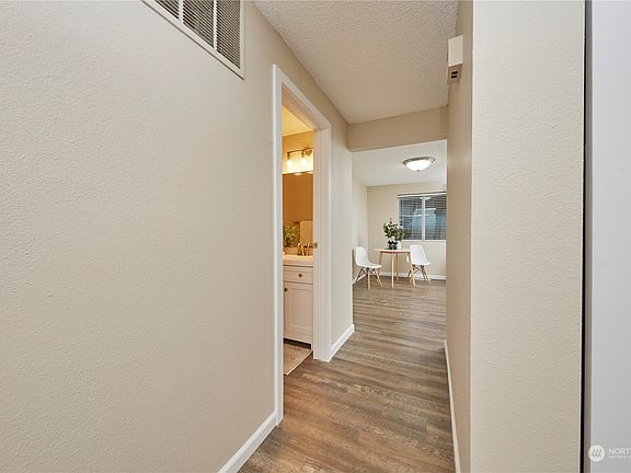 3rd image of 3136 SE Beechcrest Court