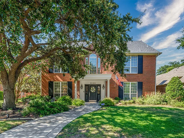 3209 Gary Dr — Photo 1