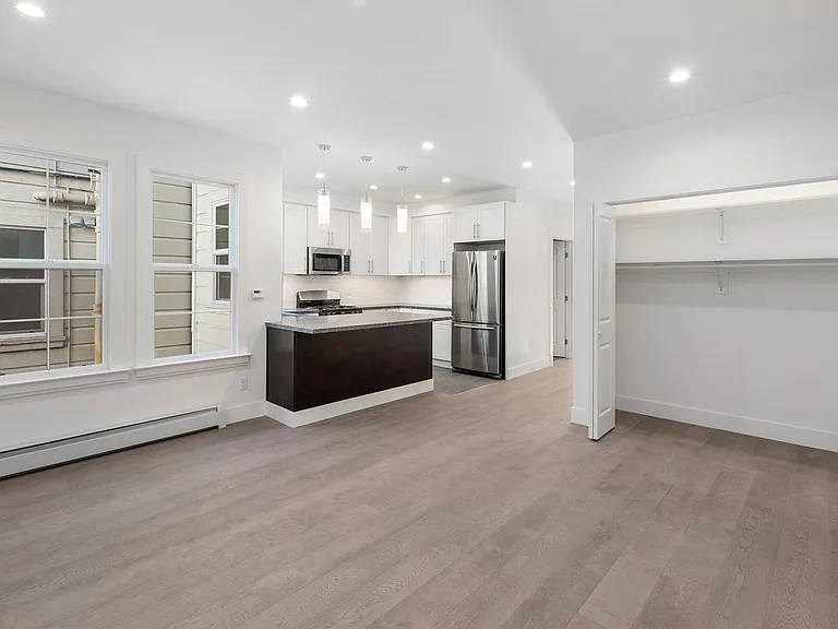 1555 Oak St #850R — Photo 2