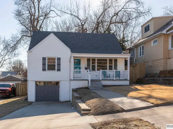 5845 Lake St, Omaha, NE 68104