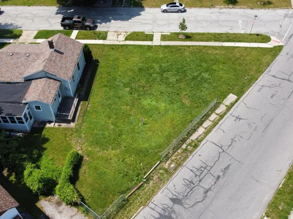 104 Noble St, La Porte, IN 46350