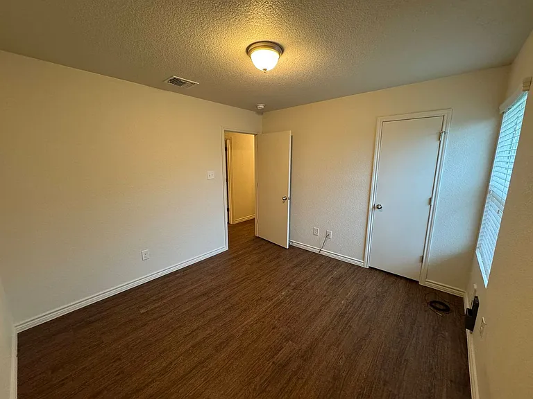 1537 Justin Loop — Photo 24