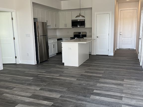 3rd image of 2104 E Columbus Dr