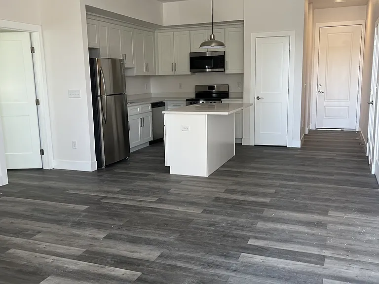 2104 E Columbus Dr — Photo 3