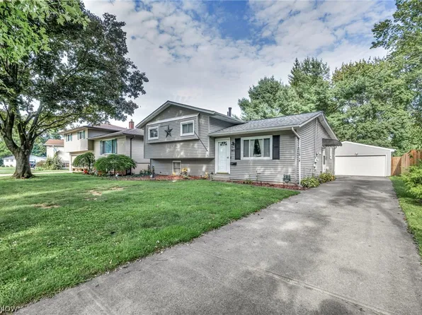 141 Pinewood Dr, Elyria, OH 44035