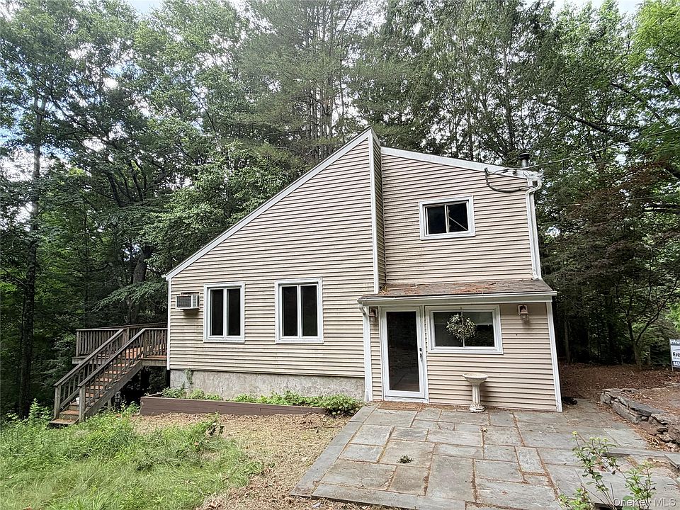 1st image of 10 Green Acres Lane