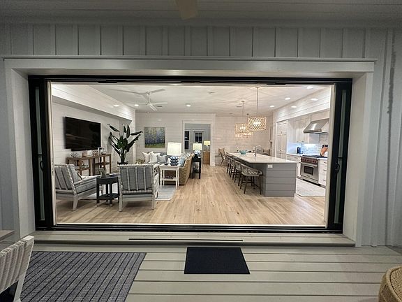 4th image of 34 Heartwood St