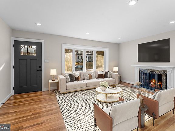 3rd image of 6406 Elmhurst St