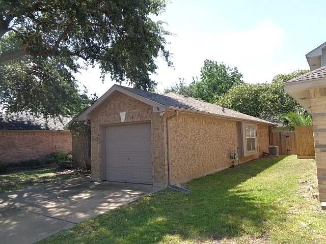 20107 Beechview Ln — Photo 3