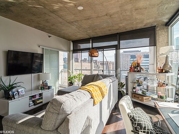 4th image of 611 S Wells St APT 1608