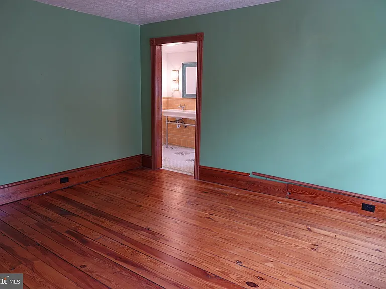 36 Hart Ave — Photo 31