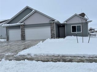 915 Waukee Ave, Waukee, IA 50263