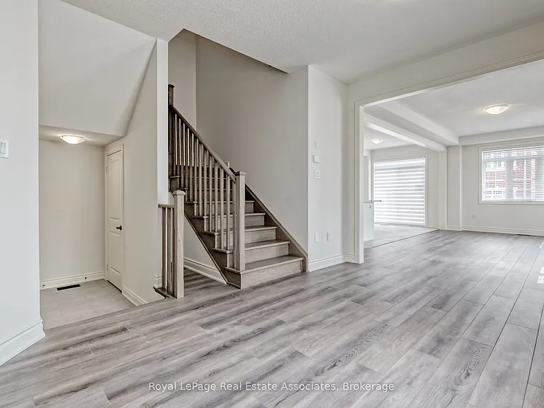 34 Attwater Dr E — Photo 10