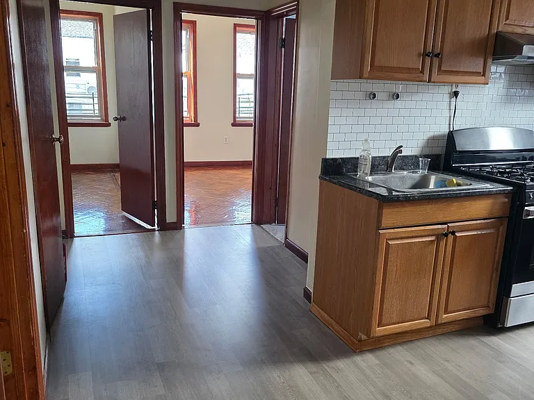 48 Louisa St #2 — Photo 8