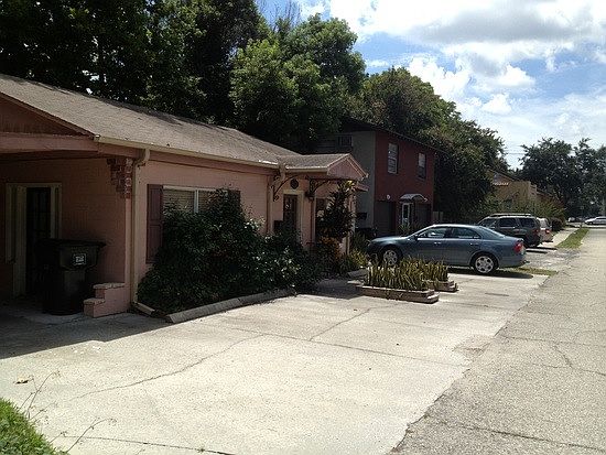 5th image of 813 Menendez Ct