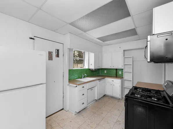 8916 Shore Court image 6 of 11