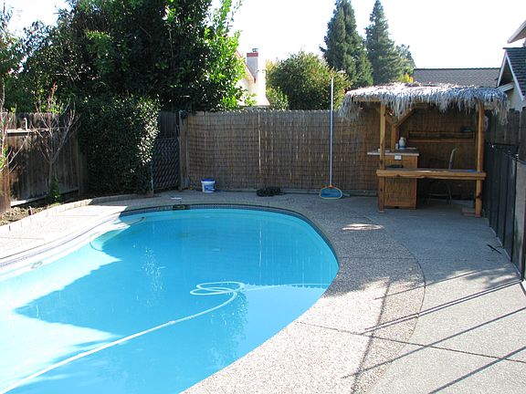 4th image of 6 Seaside Ct