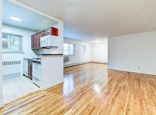 31 Soundview Dr #W2, Pt Washington, NY 11050