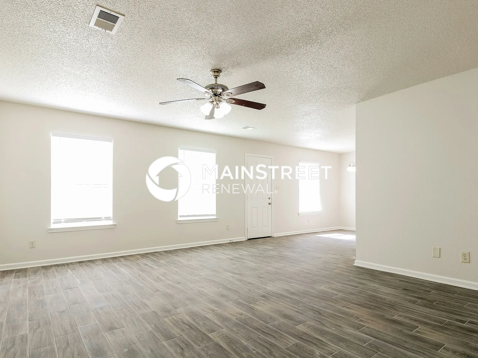 4660 Royal View Dr — Photo 4