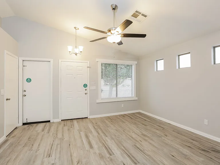 953 E Greenlee Ave — Photo 9