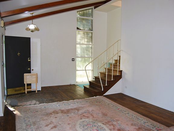 3rd image of 297 Crestwood Vlg