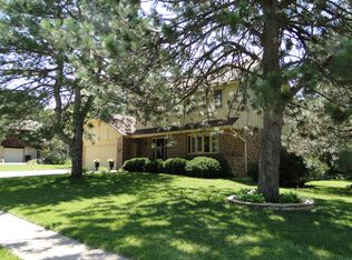 6109 Deerwood Dr, Lincoln, NE 68516