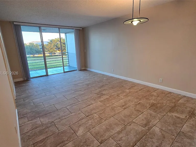 9230 Lagoon Pl #310 — Photo 10